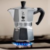 Bialetti Caffettiera Moka Express 6 Tazze, Manico anti scottatura, Non adatta a induzione, 6 Tazze (270 ml), Alluminio - 6 Tazze