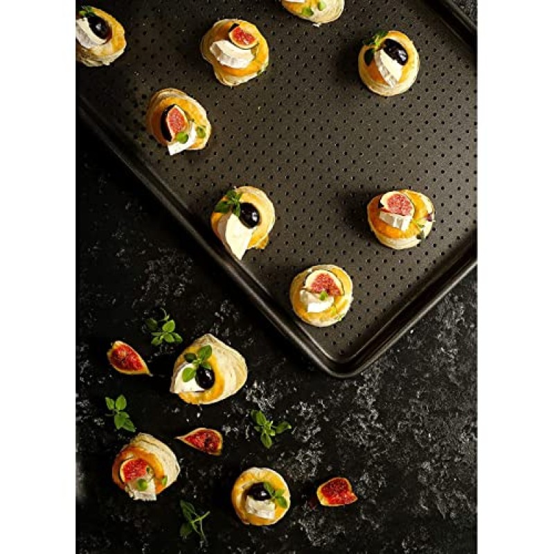 MasterClass Crusty Bake, teglia da forno antiaderente senza PTFE, PFOA e BPA, robusta lastra in acciaio al carbonio spessa 1 mm, con fori forati per una maggiore croccantezza, ultra doppio strato, 39x27 cm, grigio - 39 x 27 x 2 cm