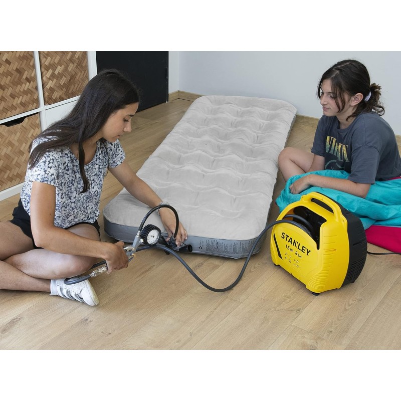 Stanley Compressore Aria Portatile 8 Bar - Compressore 8Bar Senza Olio con Attrezzi Pneumatici - Incl. Tubo dell'Aria da 3M, Pistola ad Aria con Manometro e 3 Ugelli - Giallo - 20 Litri