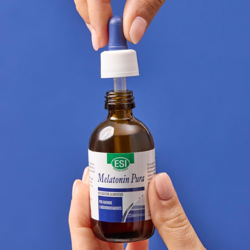 ESI - Melatonin Pura, Integratore Alimentare di Melatonina in Gocce, Favorisce il Sonno, Senza Glutine e Vegan, Gusto Arancia Rossa, 50 ml ESI - Melatonin Pura, Integratore Alimentare di Melatonina in Gocce, Favorisce il Sonno, Senza Glutine e Vegan, Gusto Arancia Rossa, 50 ml