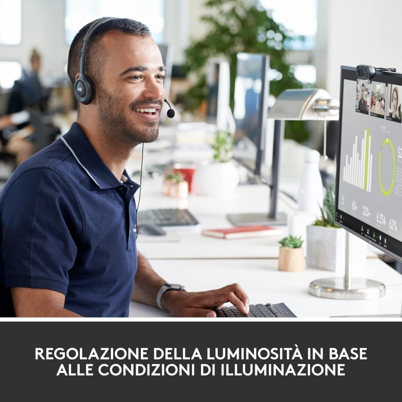 Logitech C270 Webcam HD, 720p/30fps, Videochiamate HD Widescreen, Correzione Automatica Luminosità, Microfono Riduzione del Rumore Logitech C270 Webcam HD, 720p/30fps, Videochiamate HD Widescreen, Correzione Automatica Luminosità, Microfono Riduzione del Rumore