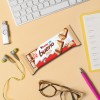 Kinder Bueno White - 6 Snack al Cioccolato Bianco e Nocciola, un Wafer Ripieno di Crema alle Nocciole Ricoperto da Cioccolato Bianco e Granella Meringata al Cacao, 3 Confezioni