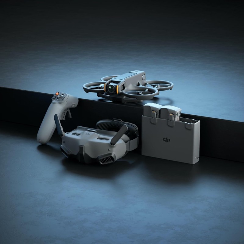 DJI Avata 2 Combo Explorer (tre batterie), drone FPV con fotocamera 4K, esperienza immersiva, paraeliche integrati, FOV da 155°, drone con fotocamera con Goggles Integra e RC Motion 2 DJI Avata 2 Combo Explorer (tre batterie), drone FPV con fotocamera 4K, esperienza immersiva, paraeliche integrati, FOV da 155°, drone con fotocamera con Goggles Integra e RC Motion 2