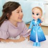 Frozen 2 – bambola Elsa Adventure 38 cm, estremamente dettagliata, indossa abiti da sogno ispirati al film ed è dotata di occhi scintillanti grazie al Royal Reflection Eyes