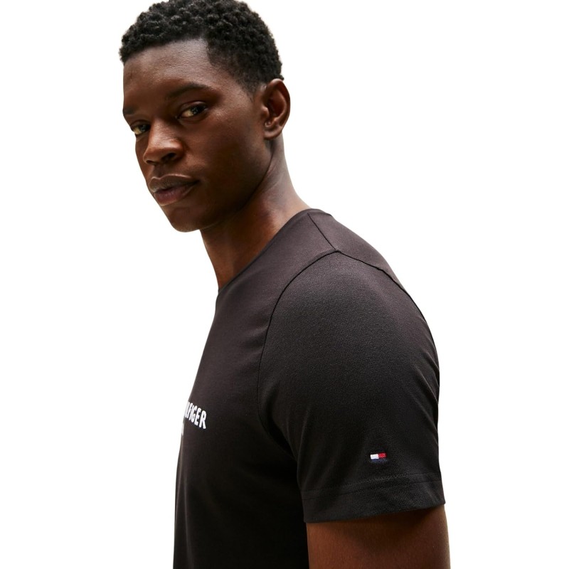 Tommy Hilfiger Uomo T-Shirt Maniche Corte Core Tommy Logo Scollo Rotondo - M Nero (Jet Black) Tommy Hilfiger Uomo T-Shirt Maniche Corte Core Tommy Logo Scollo Rotondo - M Nero (Jet Black)