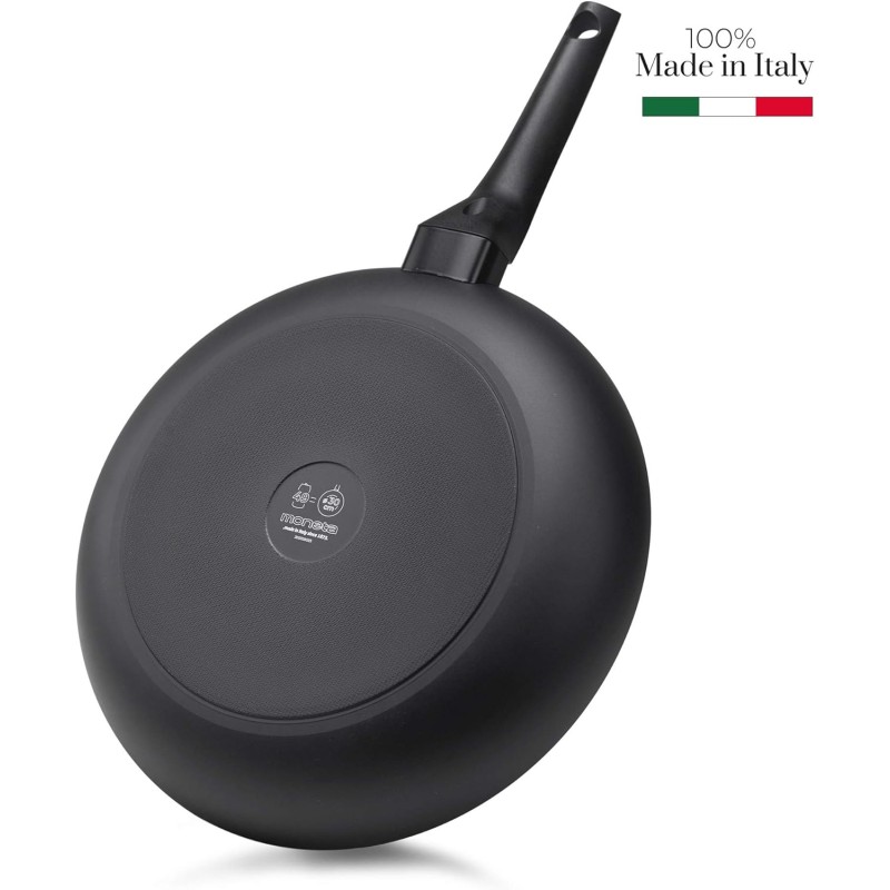 Moneta Recy Padella 30 cm Ricicla 49 Lattine, Net Induction, Nero, Corpo Alluminio 100% Riciclato Moneta Recy Padella 30 cm Ricicla 49 Lattine, Net Induction, Nero, Corpo Alluminio 100% Riciclato