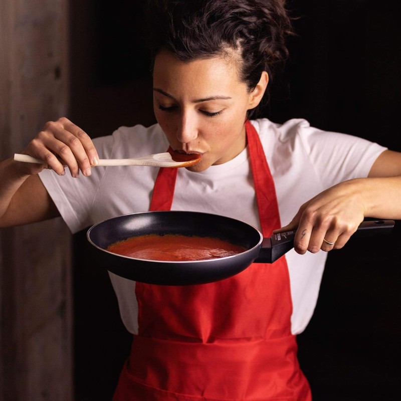 Moneta Recy Padella 30 cm Ricicla 49 Lattine, Net Induction, Nero, Corpo Alluminio 100% Riciclato Moneta Recy Padella 30 cm Ricicla 49 Lattine, Net Induction, Nero, Corpo Alluminio 100% Riciclato