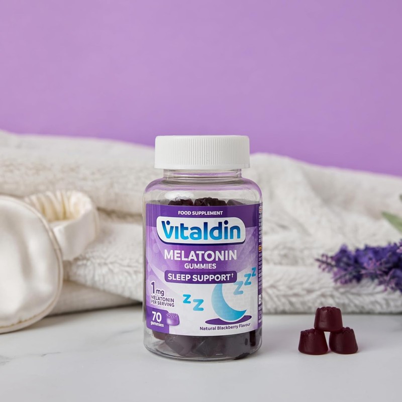 VITALDIN Melatonina Gummies – 1 mg per dose – 70 Caramelle Gommose (fornitura per 2 mesi) gusto Mora – Aiuta a Regolare il Ciclo del Sonno – Senza Glutine- per Bambini e Adulti