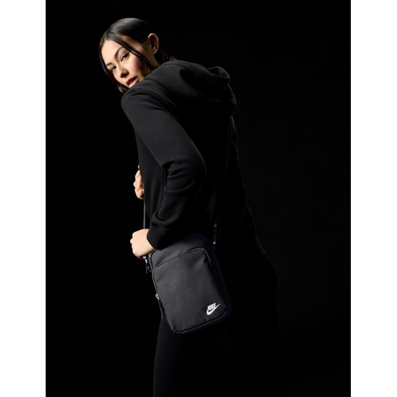 Nike Heritage Borsa sportiva Unisex - Adulto (Pacco da 1) - Taglia unica Black/Black/White Nike Heritage Borsa sportiva Unisex - Adulto (Pacco da 1) - Taglia unica Black/Black/White