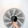 Cecotec Ventilatore a Piantana, con telecomando Energysilence 1000 Smart Control, 25 W, motore CC, diametro 40 cm, 9 lame, timer 12 ore, controllo touch, 8 velocità, oscillazione a 70º, Bianco - Bianco