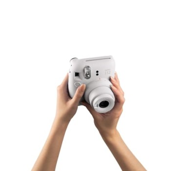 Fujifilm instax mini 12 Clay White - Macchina Fotografica Istantanea, Specchietto Selfie e Modalità Close Up, Esposizione Automatica, Design Pop, Dimensioni Stampa 86 mm x 54 mm - Clay White