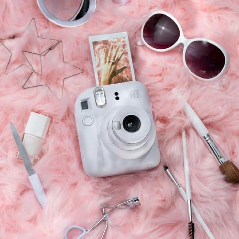 Fujifilm instax mini 12 Clay White - Macchina Fotografica Istantanea, Specchietto Selfie e Modalità Close Up, Esposizione Automatica, Design Pop, Dimensioni Stampa 86 mm x 54 mm - Clay White Fujifilm instax mini 12 Clay White - Macchina Fotografica Istantanea, Specchietto Selfie e Modalità Close Up, Esposizione Automatica, Design Pop, Dimensioni Stampa 86 mm x 54 mm - Clay White