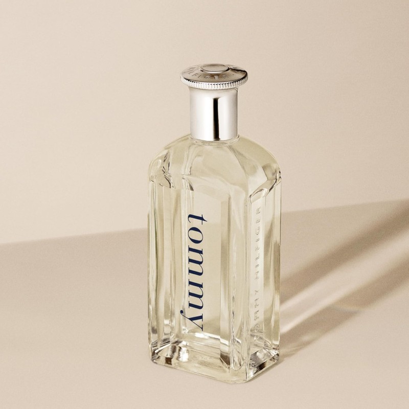 Tommy Hilfiger – Eau de Toilette Tommy 50 ml – Profumo Uomo – Fragranza Fougère – Note Agrumate e Fruttate – Flacone in Vetro Trasparente - 50 ml (Confezione da 1)