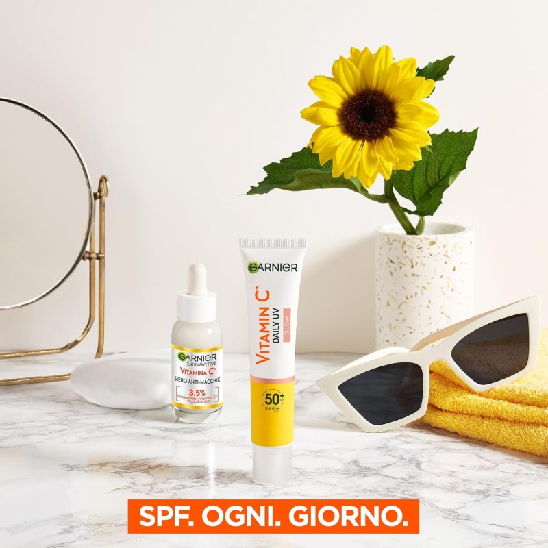 Garnier Fluido Anti-UV Quotidiano Anti-Macchie Glow, SPF 50+, Per Tutti i Tipi di Pelle, Arricchito con Vitamina C*, Protegge dai Raggi UV, Uniforma e Illumina, Daily UV Glow, 40 ml