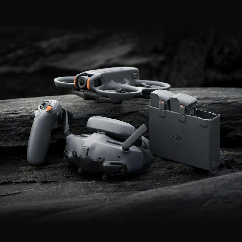 DJI Avata 2 Fly More Combo (3 batterie), Drone FPV con fotocamera 4K, Acrobazie con una sola pressione, Paraeliche integrati, Drone con fotocamera con Goggles 3 e RC Motion 3 DJI Avata 2 Fly More Combo (3 batterie), Drone FPV con fotocamera 4K, Acrobazie con una sola pressione, Paraeliche integrati, Drone con fotocamera con Goggles 3 e RC Motion 3