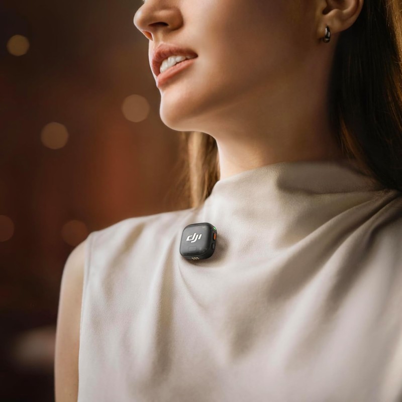 DJI Mic 3 (1 TX + 1 RX), microfono lavalier wireless per iPhone/fotocamera/Android, ultraleggero, maggiore autonomia operativa e ricarica veloce, trasmissione da 400 m DJI Mic 3 (1 TX + 1 RX), microfono lavalier wireless per iPhone/fotocamera/Android, ultraleggero, maggiore autonomia operativa e ricarica veloce, trasmissione da 400 m