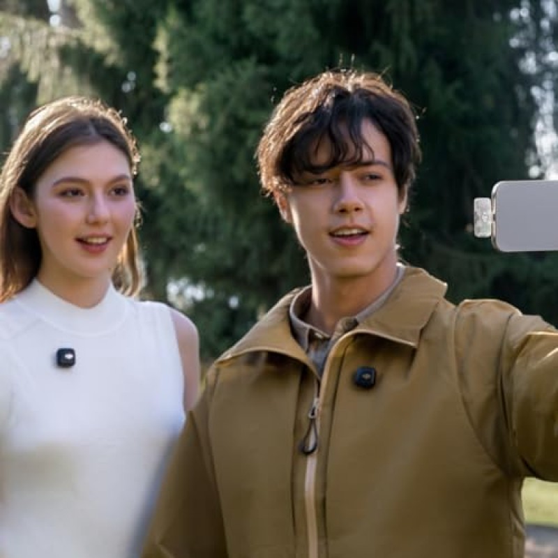 DJI Mic Mini (2 TX + 1 RX mobile), microfono lavalier wireless per iPhone 17/16/15 e Android/PC/tablet, plug-and-play, trasmissione fino a 300 m, ultraleggero, cancellazione attiva del rumore, vlog