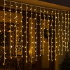 Elektronova Tenda Luminosa 200 LED, 5Mt, Luce Giallo, Cavo Bianco, IP65, Prolungabile, Effetto Flash, Con fili pendenti a lunghezze alternate (30–70–40–60 cm) per effetto a cascata